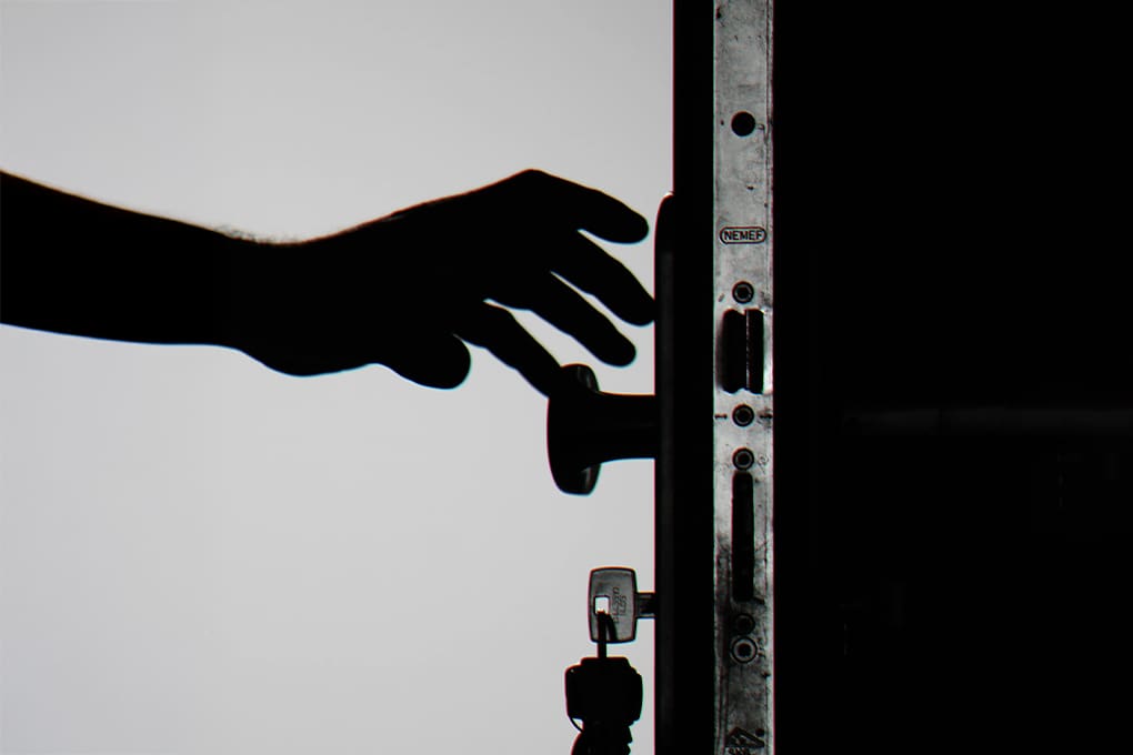 How Burglars Actually Choose Homes: 2026 Criminal Insights